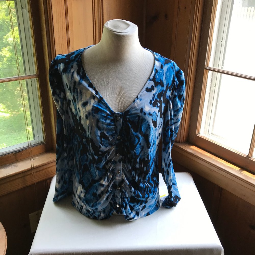 NWT SINGLE THREAD button down shirt in animal print, size Medium.